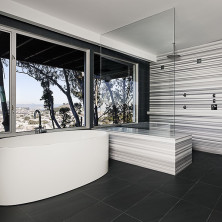 Striato Olympico walls and seat as shower