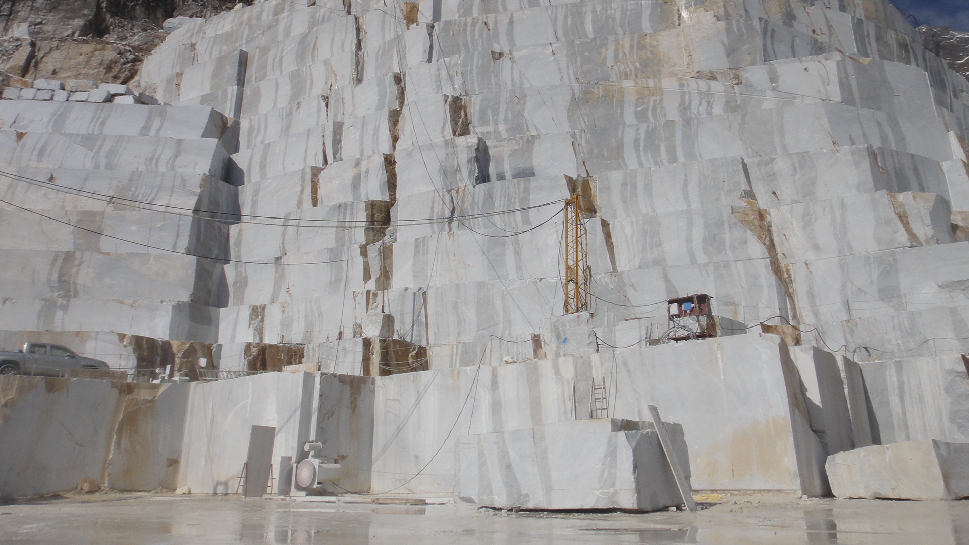 Ortensia Quarry, Carrara, Italy - Fox Marble