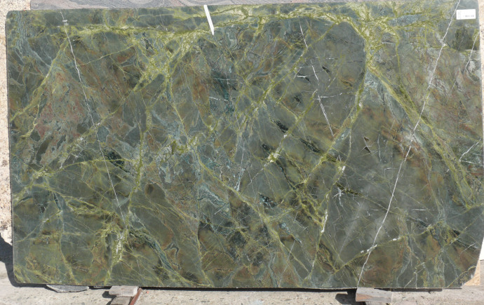 verde-borgonia-granite-slab-polished-green-iran-143