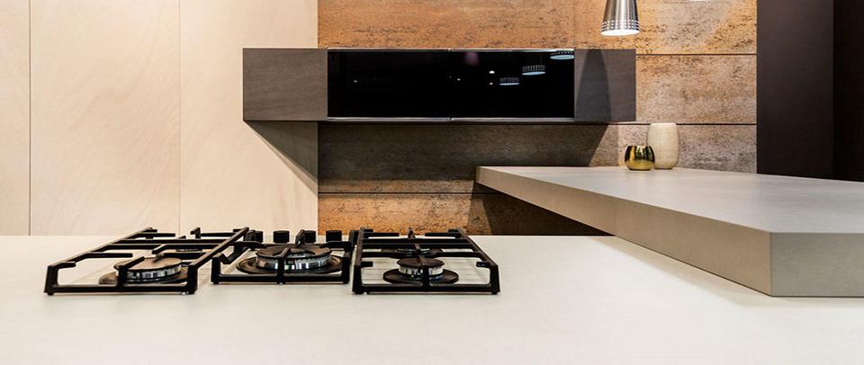 neolith-integrated-gas-range-stove-burners-in-kitchen-countertop